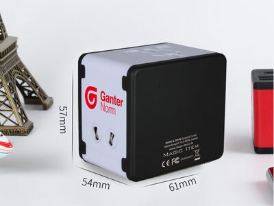 Welt-Reiseadapter mit 2 USB Ports zum Laden von verschiedenen Endgeräten wie iPhone, Smartphones, Mini Lautsprechen, IPads, MP3 Playern, Digitalkamera und vieles mehr.